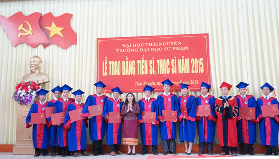 TRƯỜNG ĐẠI HỌC SƯ PHẠM THÁI NGUYÊN: Trao Bằng tiến sĩ, thạc sĩ niên khóa đào tạo 2013-2015 